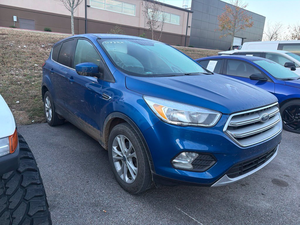 Used 2019 Ford Escape SE FWD image 1