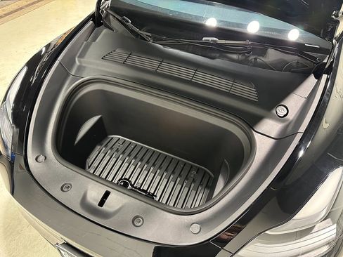 Used 2024 Tesla Model Y Performance image 4