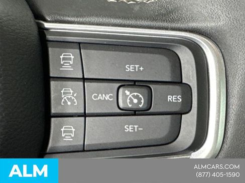 Used 2024 Jeep Wagoneer L Series II RWD image 30