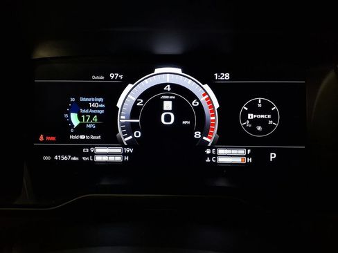 Used 2023 Toyota Tundra Platinum AWD/4WD image 17
