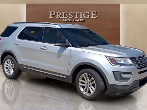 Used 2016 Ford Explorer XLT w/ Equipment Group 202A FWD image 17