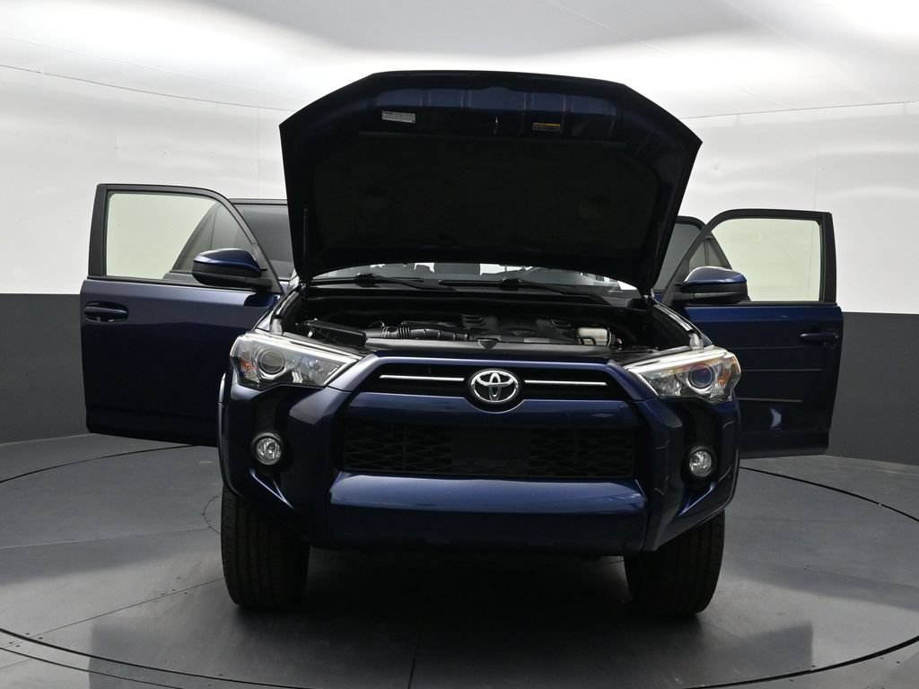 Used 2020 Toyota 4Runner SR5 AWD/4WD image 36