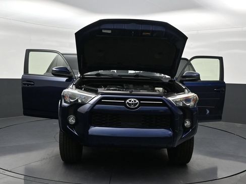 Used 2020 Toyota 4Runner SR5 AWD/4WD image 36
