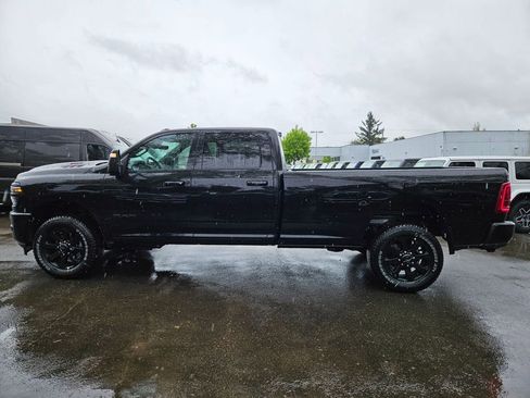 New 2026 RAM 2500 Laramie w/ Night Edition AWD/4WD image 4