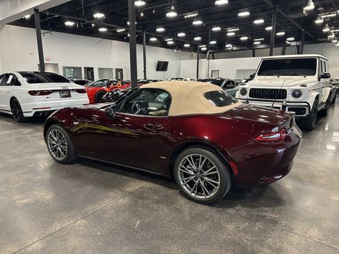 Used 2025 MAZDA MX-5 Miata RWD image 3