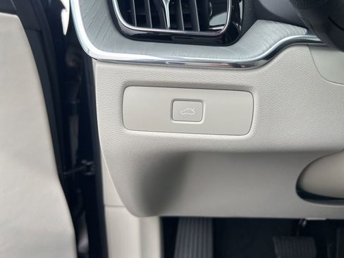 New 2025 Volvo XC60 B5 Plus w/ Protection Package Premier image 14