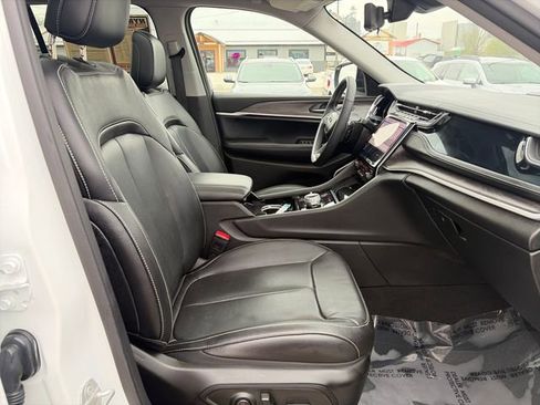 Used 2022 Jeep Grand Cherokee Limited 4xe w/ Luxury Tech Group II AWD/4WD image 24
