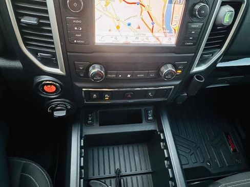 Used 2019 Nissan Titan SV w/ SV Convenience Package image 39
