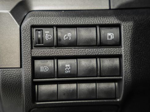 Used 2025 Toyota 4Runner SR5 AWD/4WD image 40