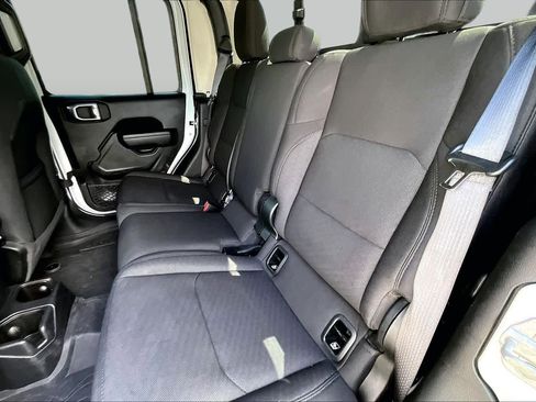 Used 2023 Jeep Gladiator Sport AWD/4WD image 21