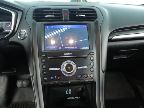 Used 2019 Ford Fusion Titanium image 7