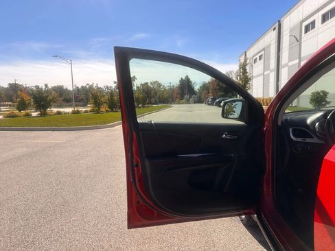 Used 2018 Dodge Journey SE image 13