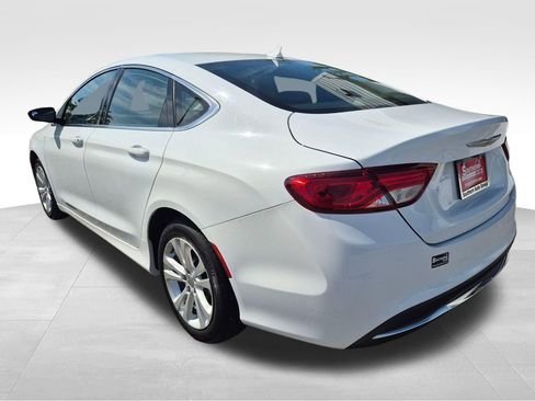 Used 2016 Chrysler 200 Limited Platinum w/ Comfort & Convenience Group image 4