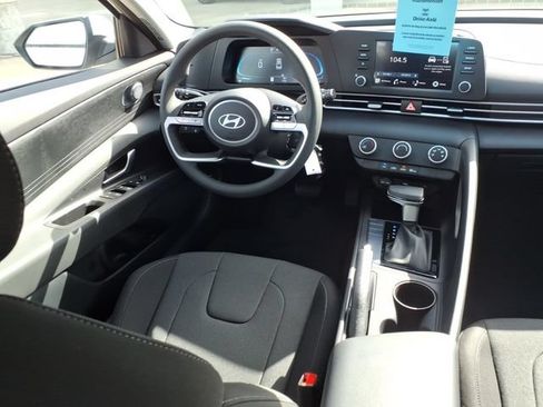 New 2026 Hyundai Elantra SE FWD image 4