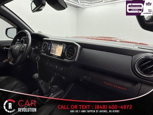 Used 2018 Toyota Tacoma TRD Sport AWD/4WD image 35