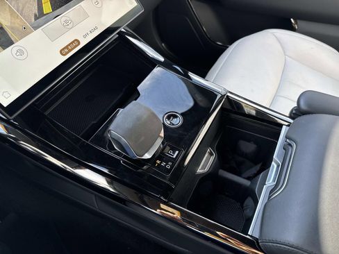 Used 2025 Land Rover Range Rover Sport Dynamic SE image 24