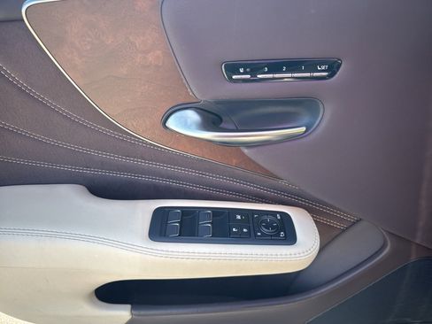 Used 2019 Lexus LS 500 AWD image 26