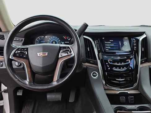 Used 2016 Cadillac Escalade Luxury image 13
