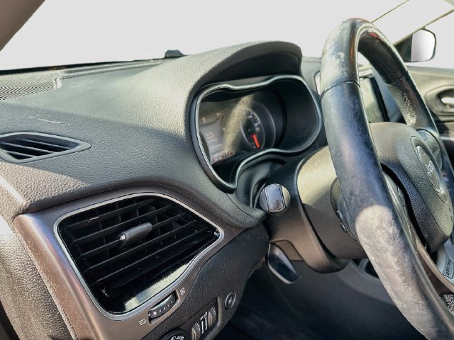 Used 2020 Jeep Cherokee Limited AWD/4WD image 9