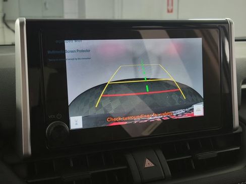 Used 2025 Toyota RAV4 XLE AWD/4WD image 18
