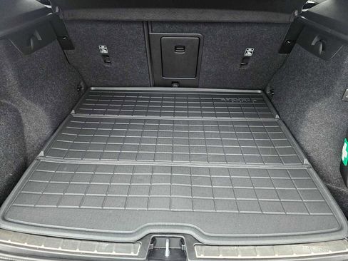 Used 2025 Volvo XC40 B5 Plus w/ Protection Package Premier image 16