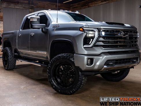 Used 2024 Chevrolet Silverado 2500 High Country w/ High Country Premium Package AWD/4WD image 1