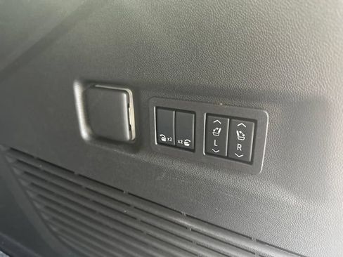 Used 2025 GMC Yukon XL Denali Ultimate AWD/4WD image 10
