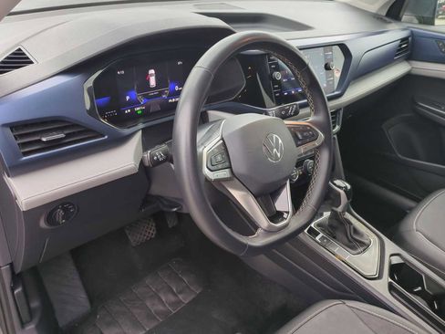 Used 2024 Volkswagen Taos SE image 10