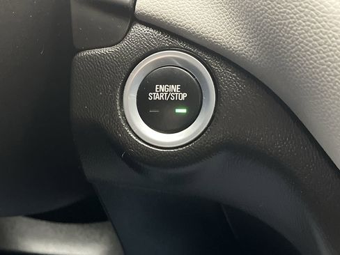 Used 2018 Chevrolet Equinox LS image 17