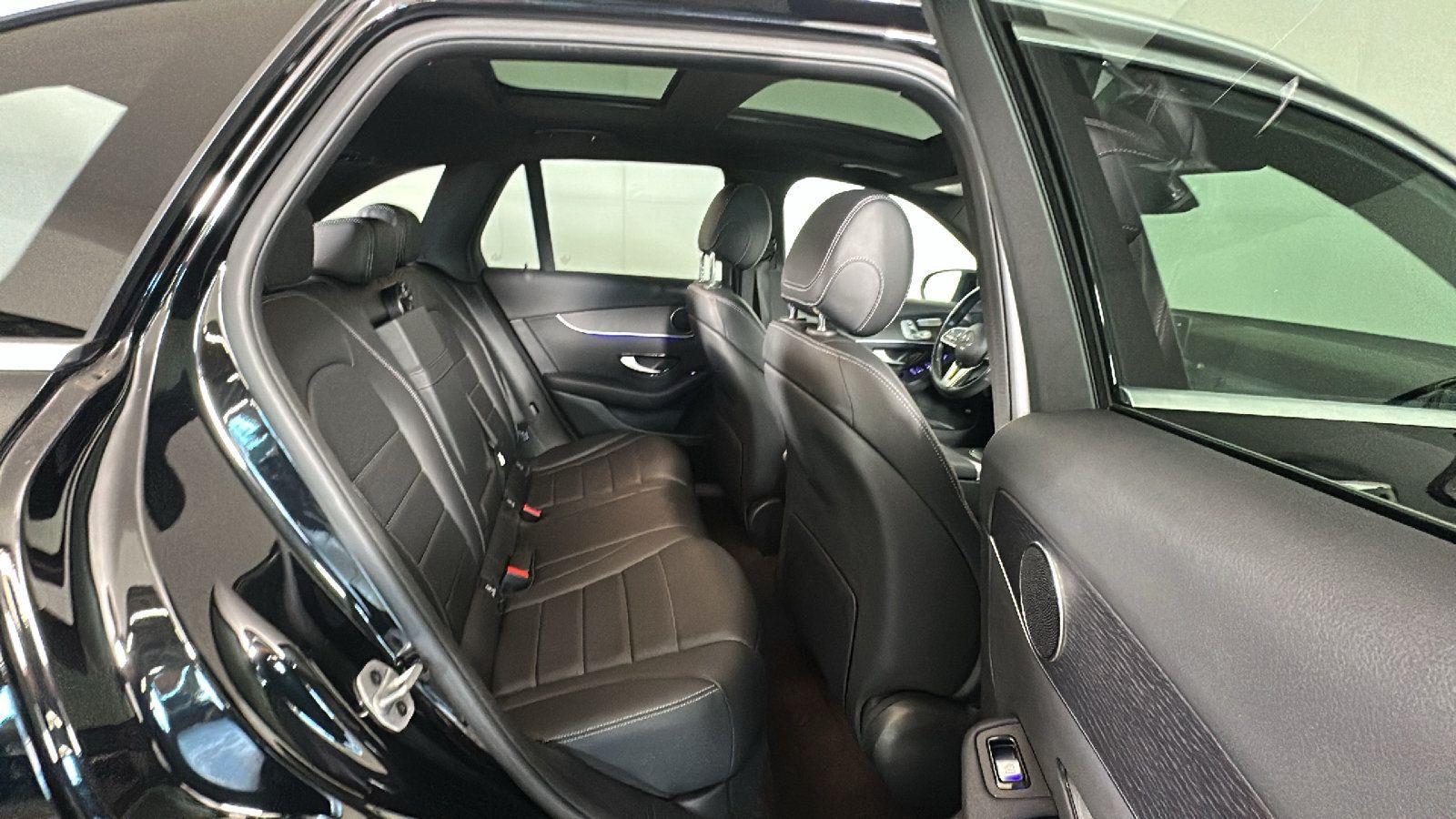 Used 2022 Mercedes-Benz GLC 300 4MATIC image 32