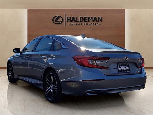 Used 2021 Honda Accord Touring image 5