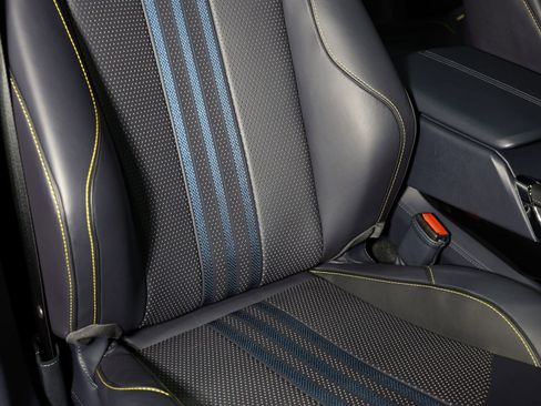 Used 2025 Aston Martin DBX 707 image 23