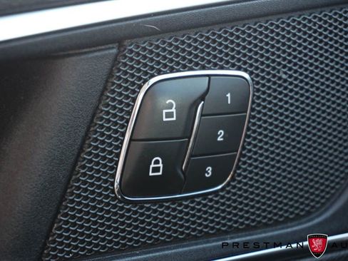 Used 2018 Ford Edge Titanium w/ Equipment Group 302A AWD/4WD image 26