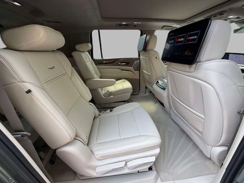 Used 2024 Cadillac Escalade ESV Sport Platinum w/ LPO, ONYX Package AWD/4WD image 16