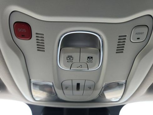 Used 2023 Jeep Renegade Altitude w/ Sun/Sound Group AWD/4WD image 30