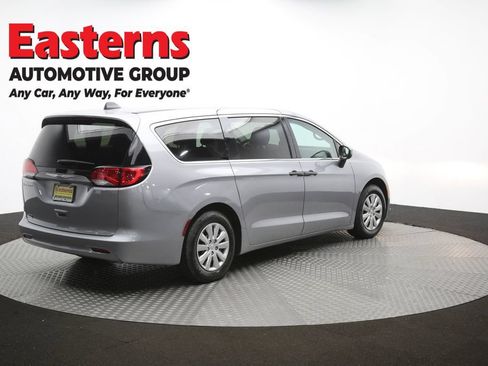 Used 2021 Chrysler Voyager L FWD image 39