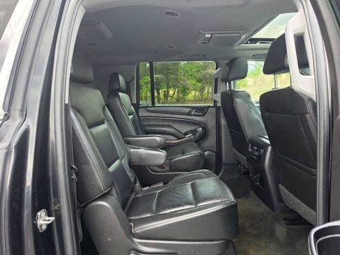 Used 2017 Chevrolet Suburban LT image 26