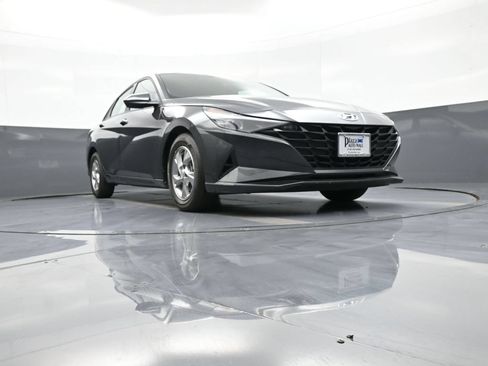 Certified 2021 Hyundai Elantra SE FWD image 27