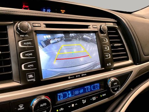 Used 2018 Toyota Highlander Limited FWD image 26