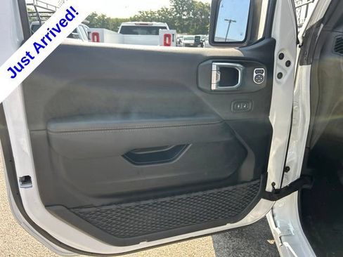 Used 2022 Jeep Gladiator Overland AWD/4WD image 11