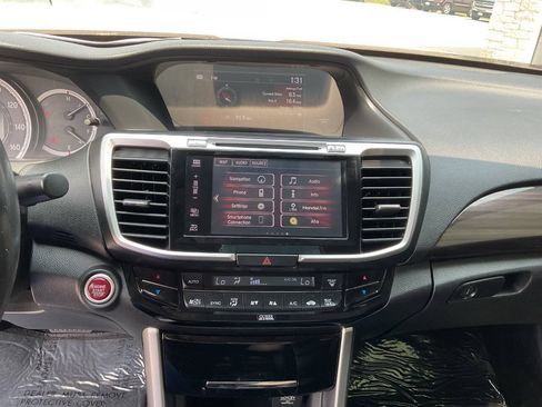 Used 2016 Honda Accord Touring image 21