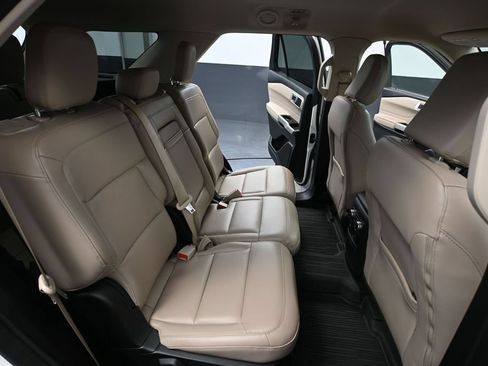 Used 2022 Ford Explorer XLT AWD/4WD image 47