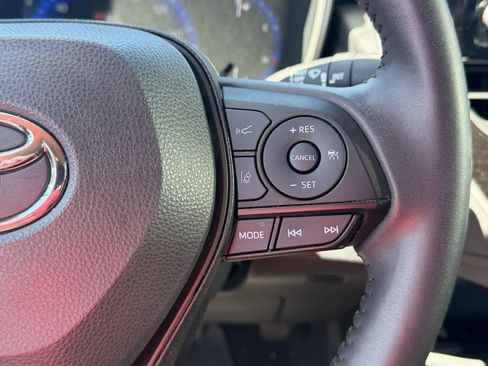 Used 2022 Toyota Corolla LE w/ Premium Interior Package image 11
