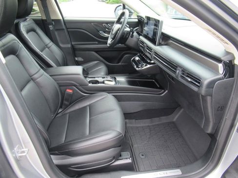Used 2023 Lincoln Corsair Reserve FWD image 10