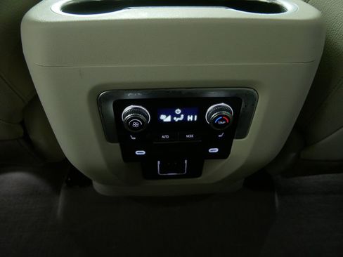 Used 2023 GMC Yukon XL Denali image 21