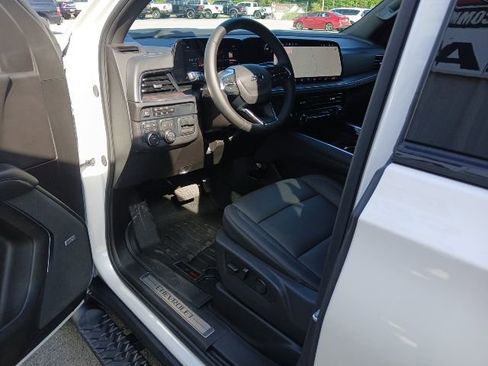 Used 2025 Chevrolet Tahoe Z71 w/ Comfort Package AWD/4WD image 59