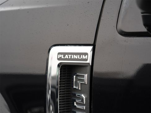 Used 2019 Ford F250 Platinum w/ Platinum Ultimate Package image 12
