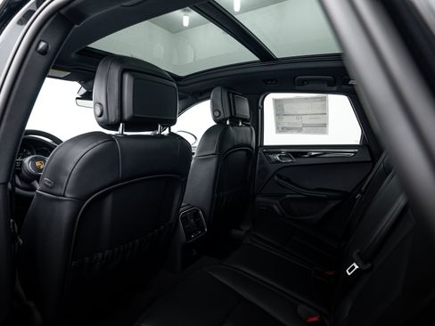Certified 2026 Porsche Macan AWD/4WD image 23