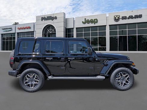 New 2026 Jeep Wrangler Unlimited Sahara AWD/4WD image 2