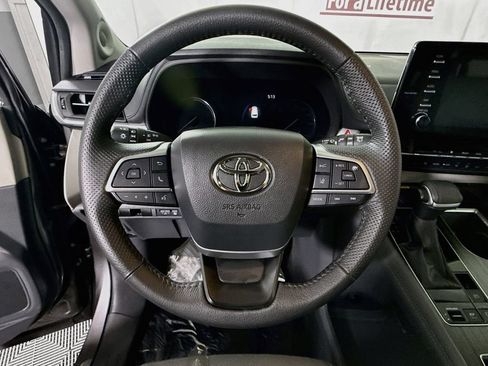Used 2024 Toyota Sienna Limited AWD/4WD image 20